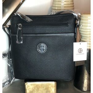 Giani Bernini black crossbody.